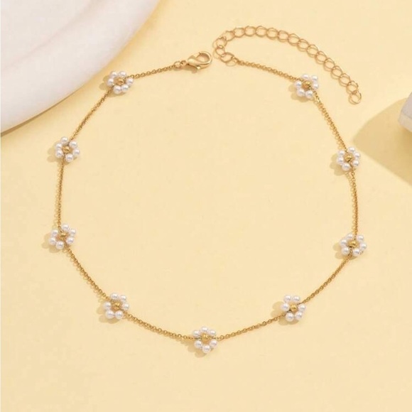 Bride Elegant Gold White beaded Floral Necklace - Picture 4 of 7